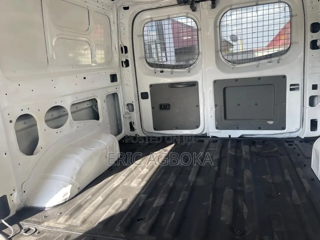 Nissan Caravan (Urvan) 2014 White