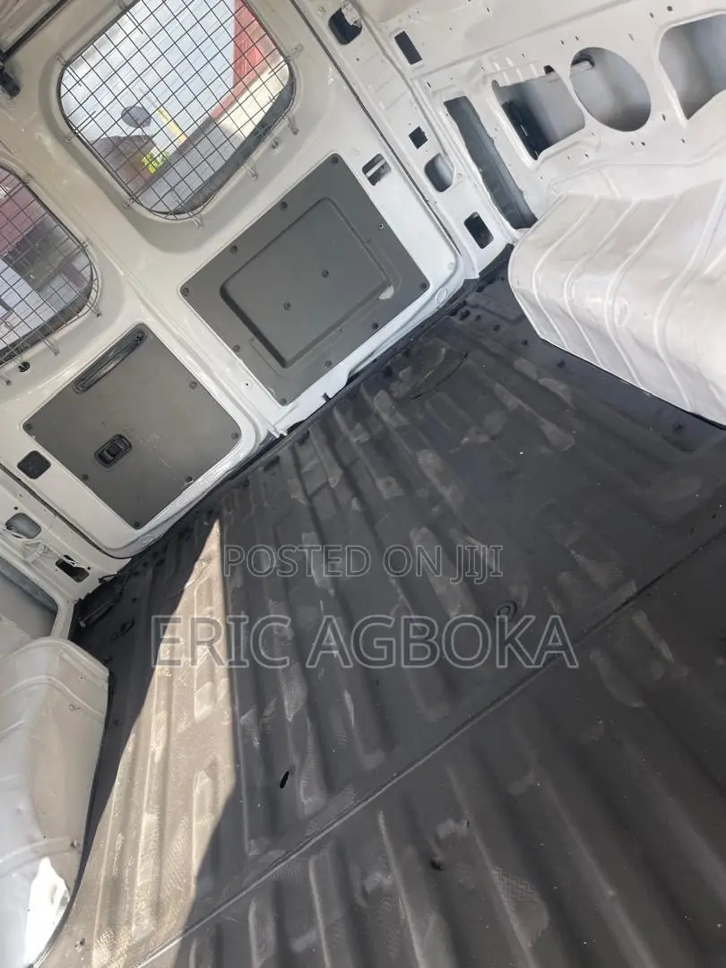 Nissan Caravan (Urvan) 2014 White