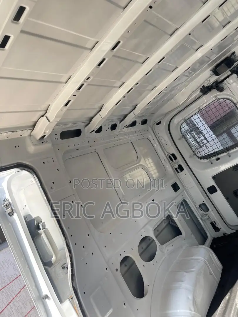 Nissan Caravan (Urvan) 2014 White