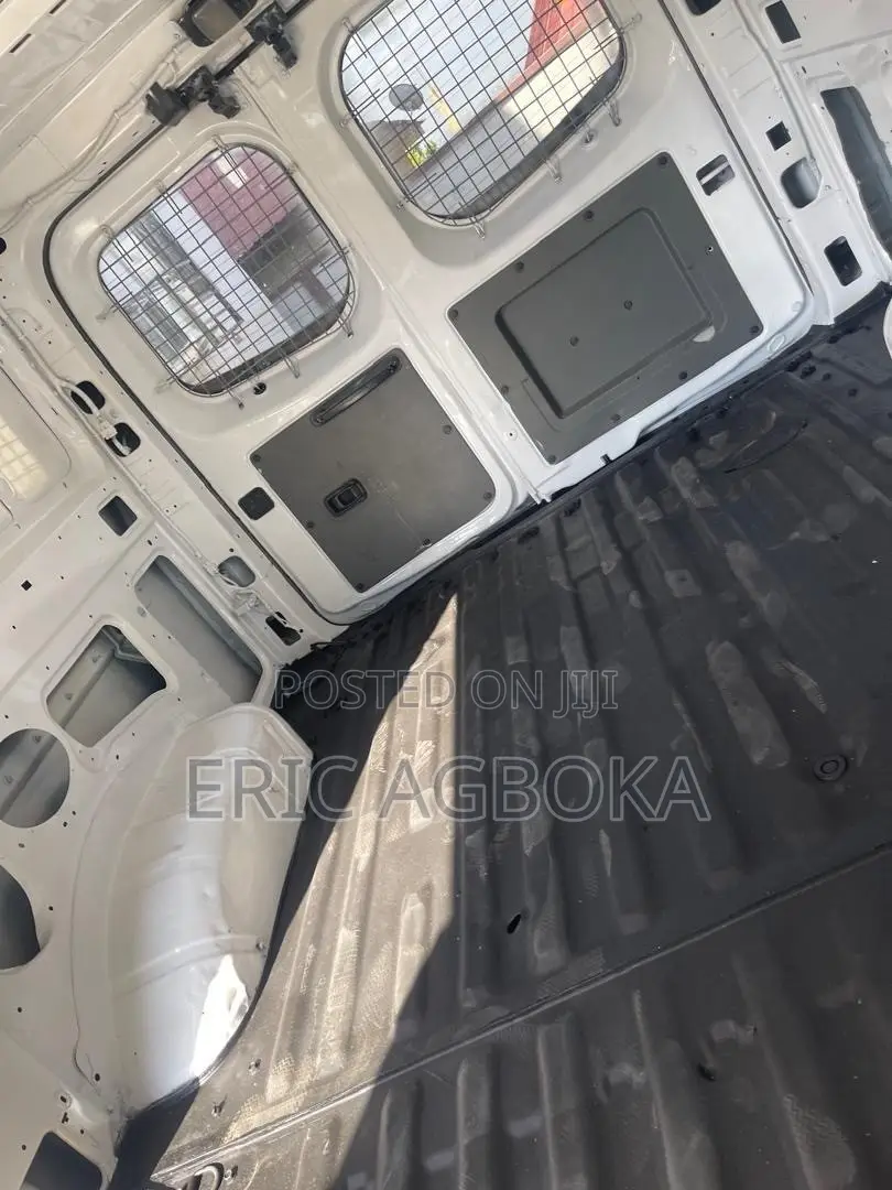 Nissan Caravan (Urvan) 2014 White