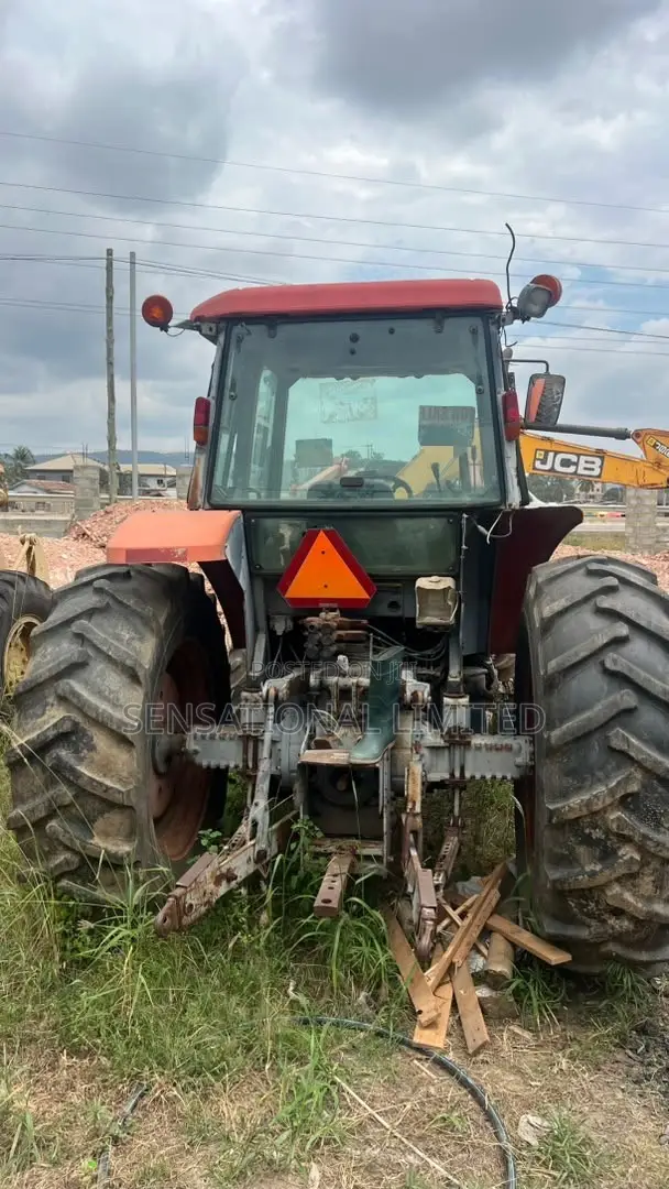 Kubota M105S 4WD Tractor With Front Loader and Wrench