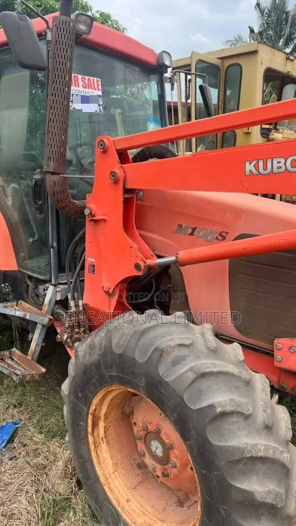 Kubota M105S 4WD Tractor With Front Loader and Wrench