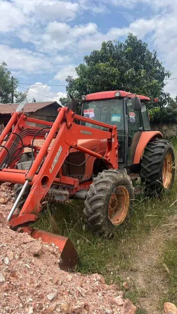 Kubota M105S 4WD Tractor With Front Loader and Wrench