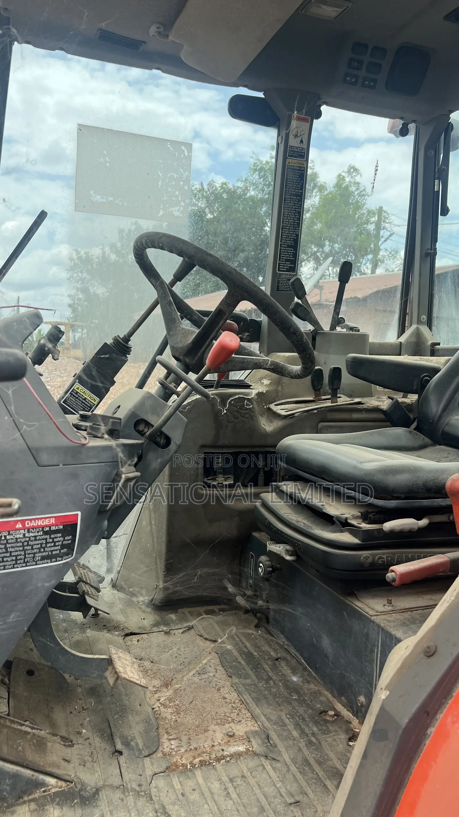 Kubota M105S 4WD Tractor With Front Loader and Wrench