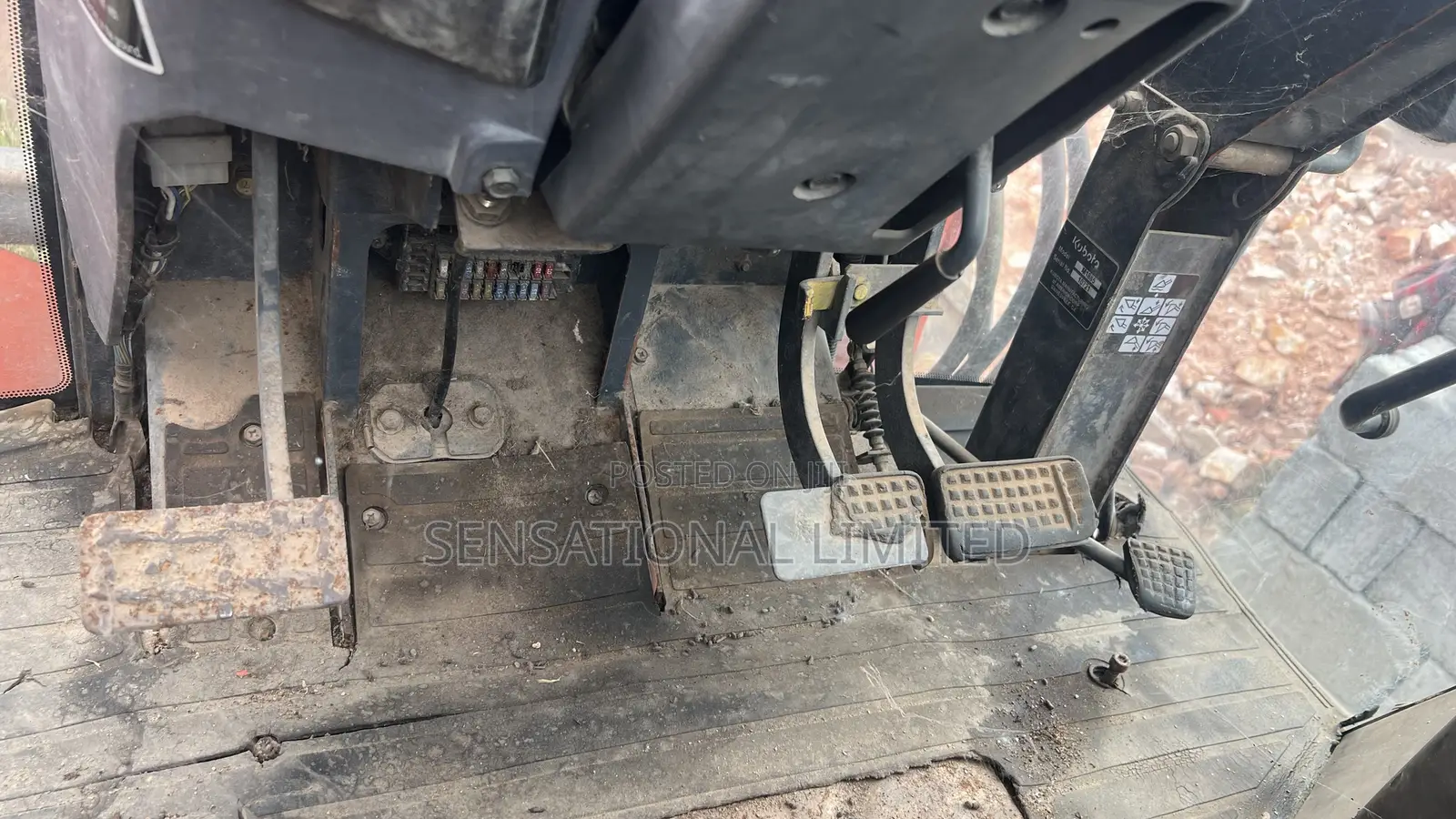 Kubota M105S 4WD Tractor With Front Loader and Wrench