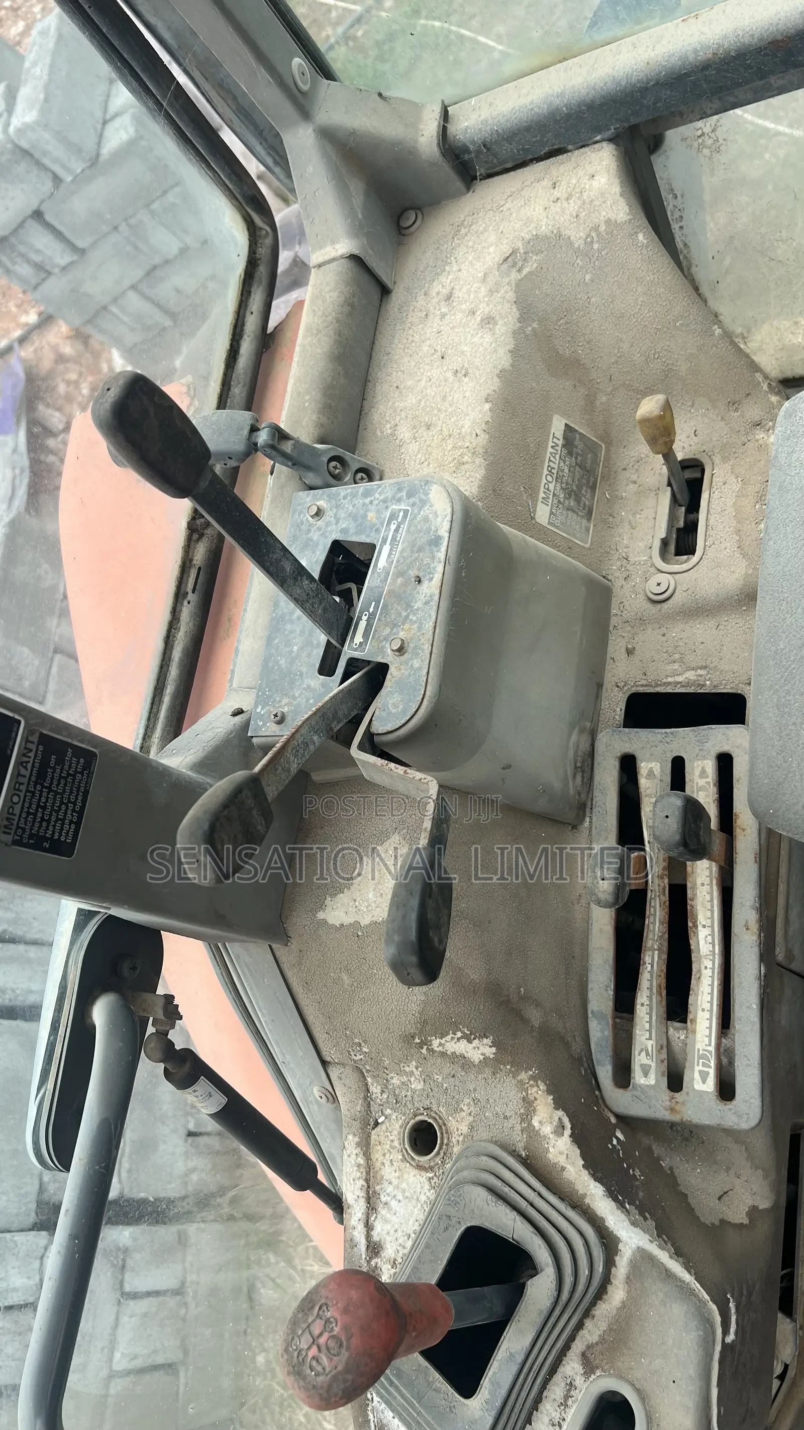 Kubota M105S 4WD Tractor With Front Loader and Wrench
