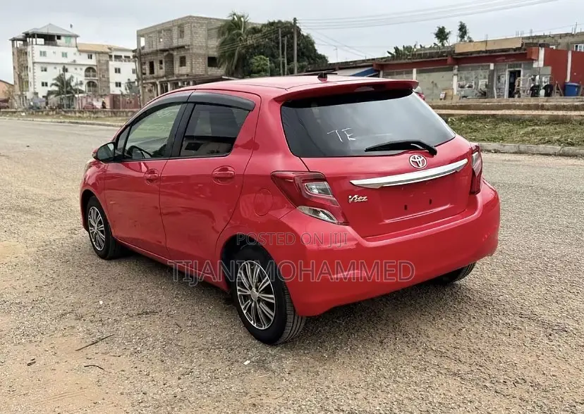 Toyota Vitz 2015 Red