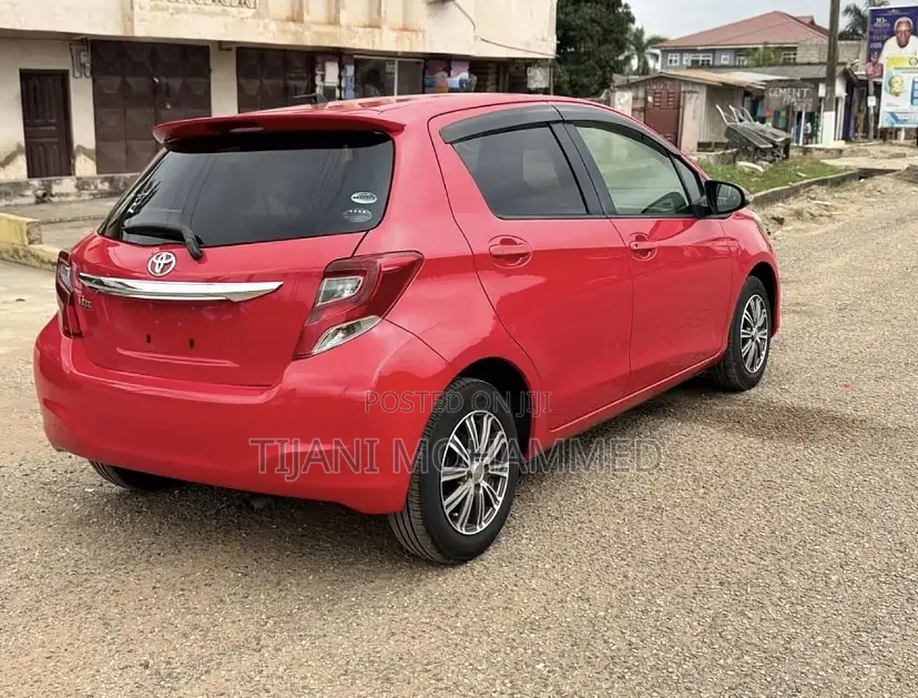 Toyota Vitz 2015 Red