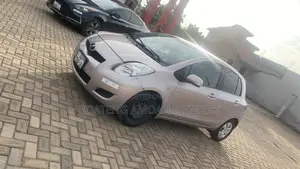 Toyota Vitz 2010 Ivory