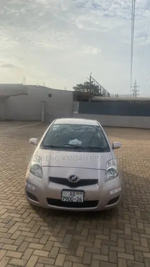 Toyota Vitz 2010 Ivory