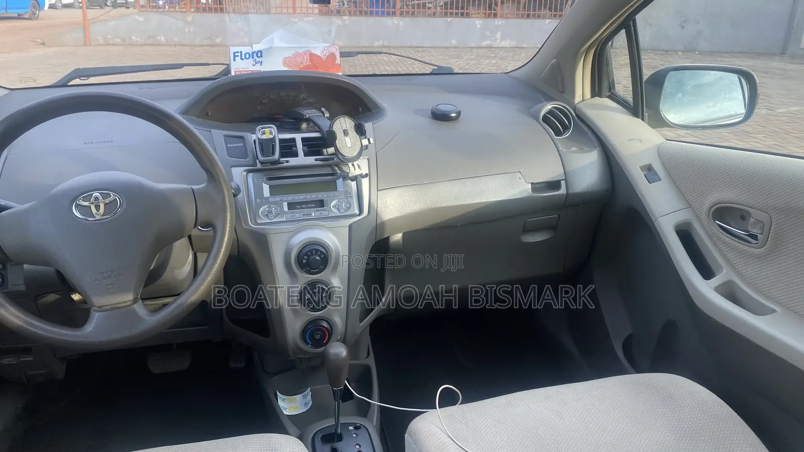 Toyota Vitz 2010 Ivory