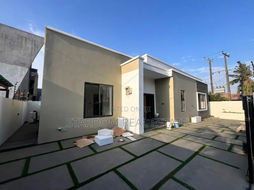 3bdrm Bungalow in Ashaley Botwe, School Junction for rent