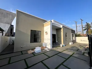 3bdrm Bungalow in Ashaley Botwe, School Junction for rent