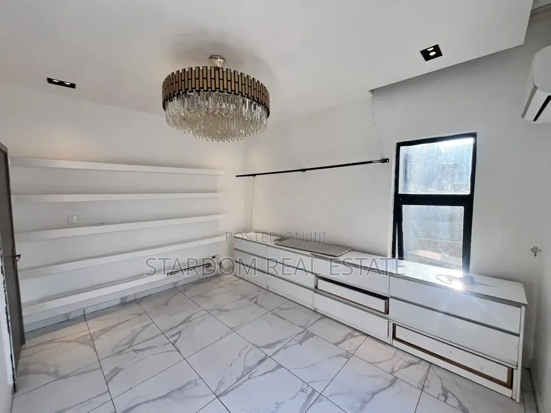 3bdrm Bungalow in Ashaley Botwe, School Junction for rent