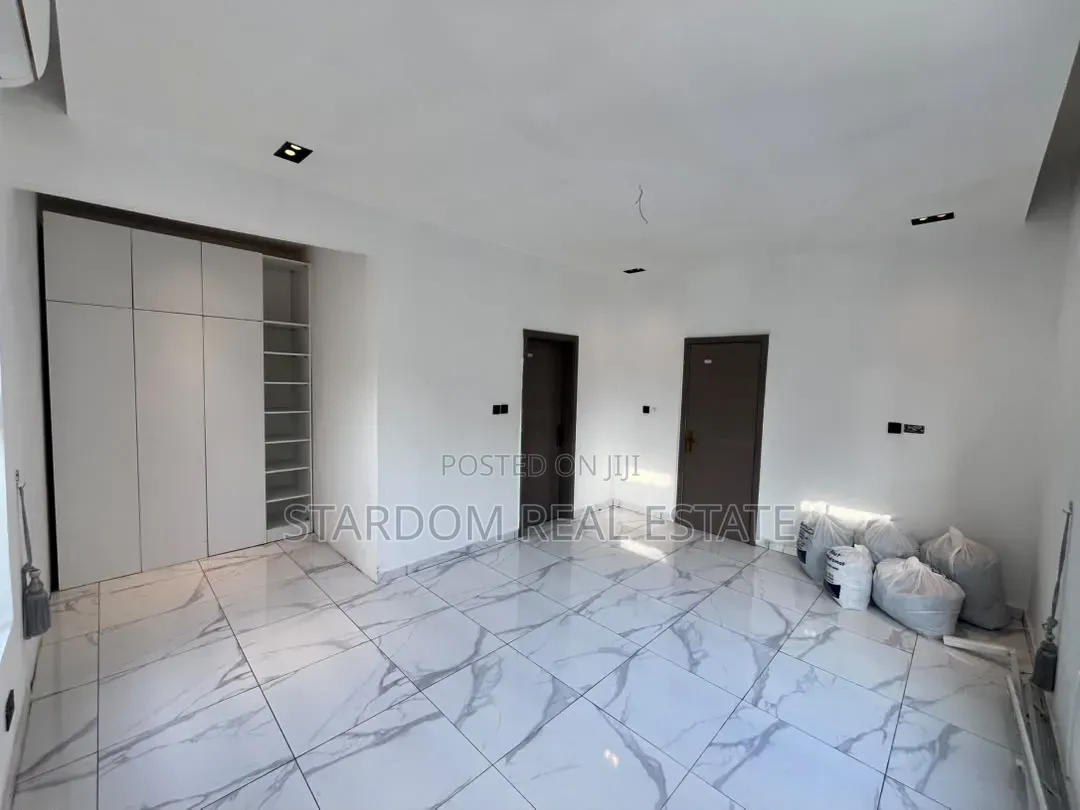 3bdrm Bungalow in Ashaley Botwe, School Junction for rent