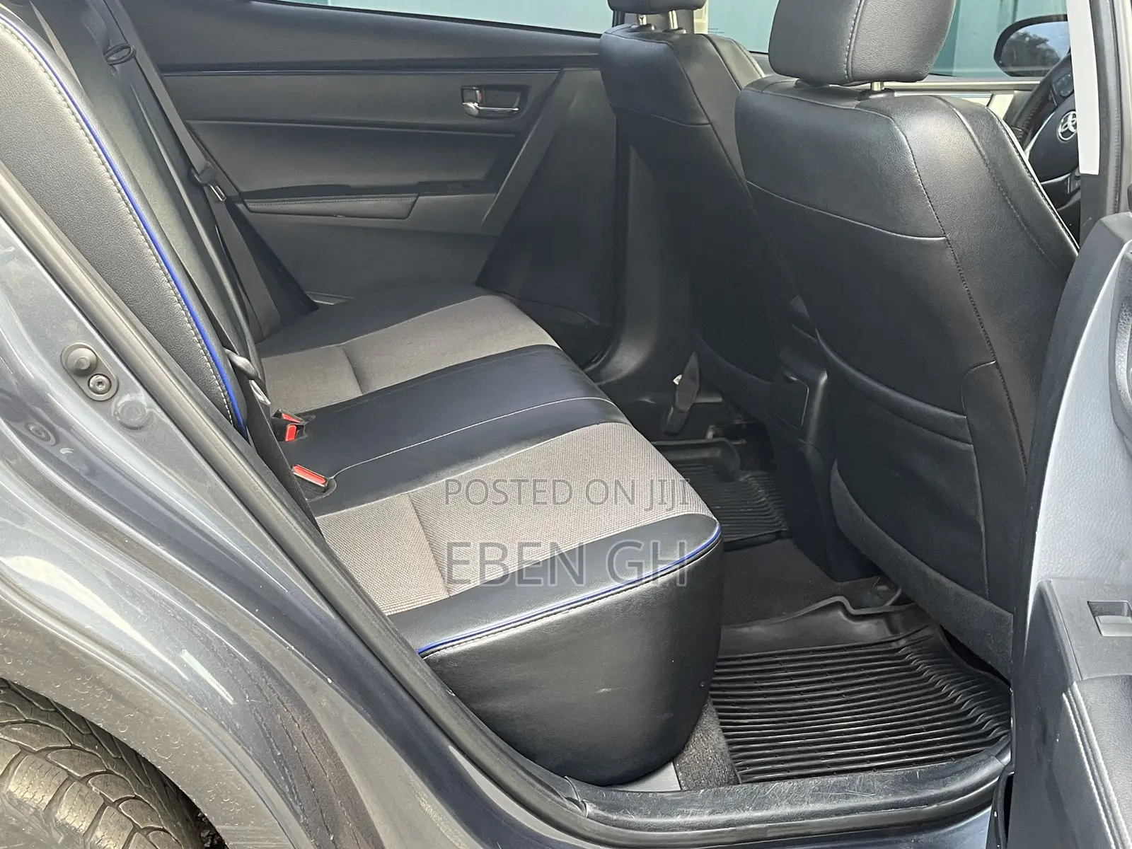 Toyota Corolla SE 4dr Sedan (1.8L 4cyl CVT) 2017 Gray