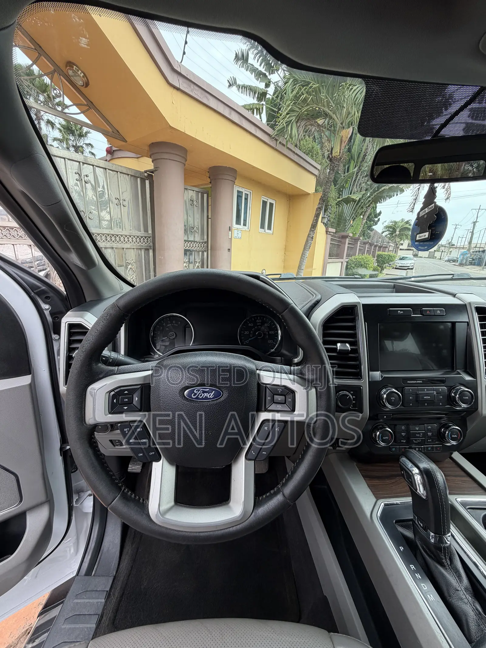 Ford F-150 Lariat 4x4 SuperCab Styleside 8 ft. box 163 in. WB 2017
