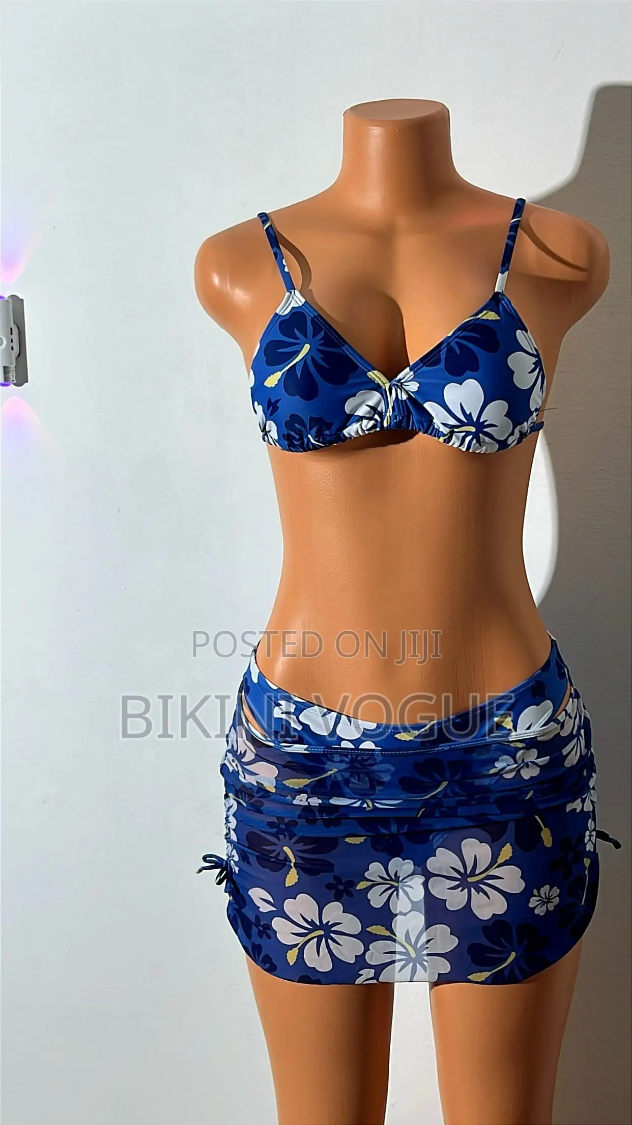 Bikini/ Swimsuit