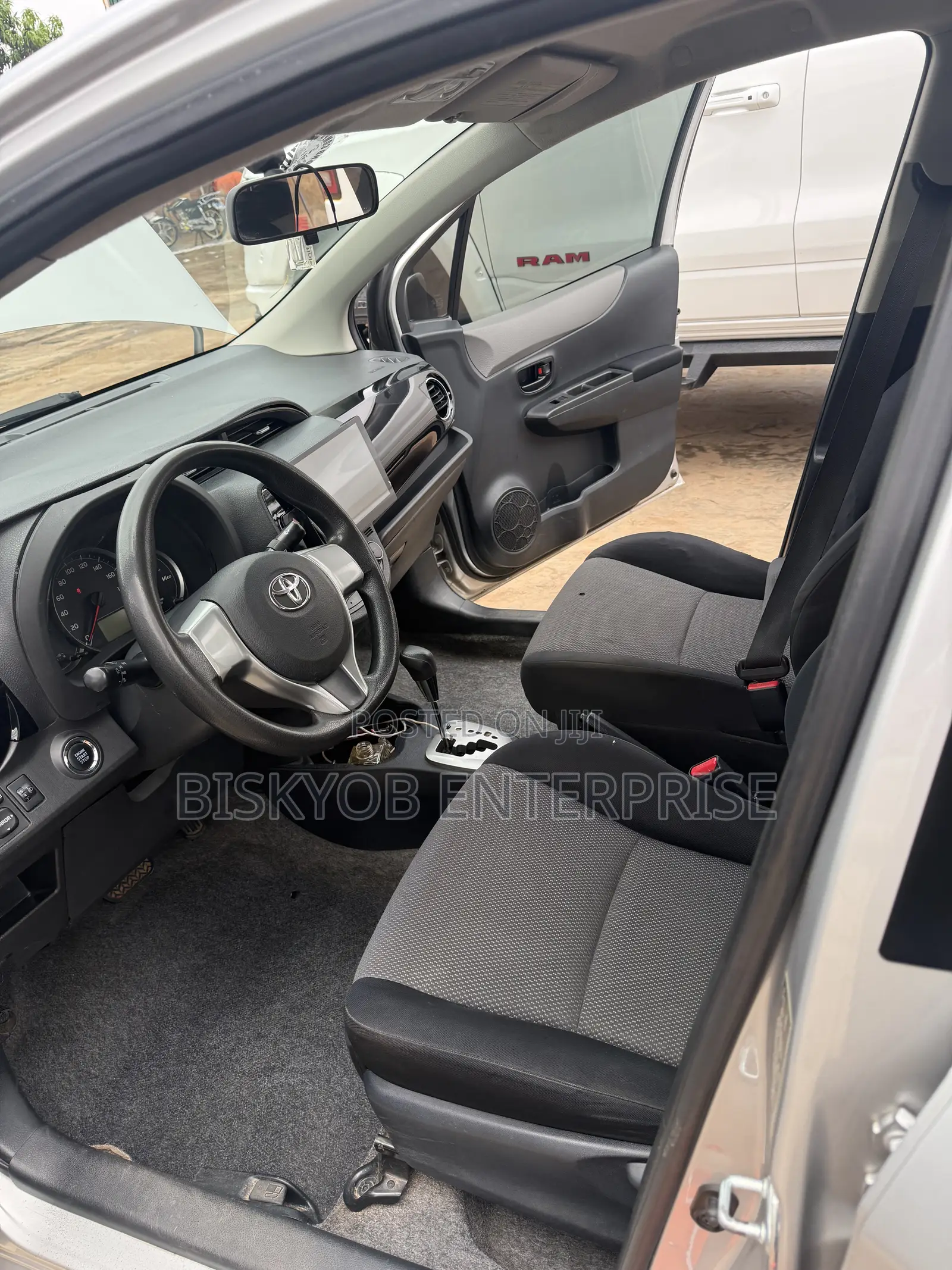 Toyota Vitz 2012 Silver