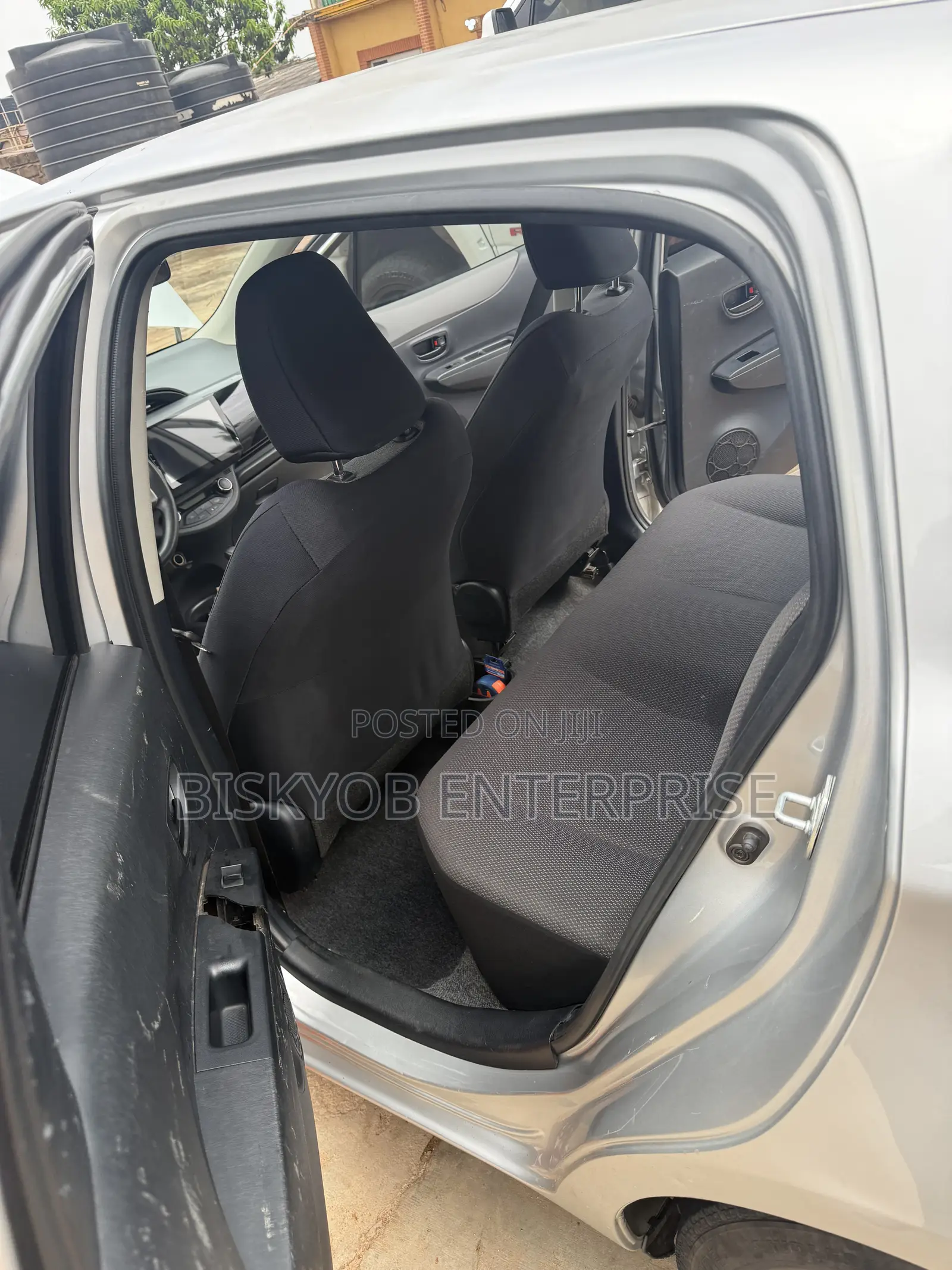 Toyota Vitz 2012 Silver