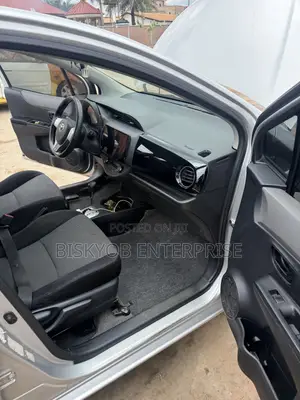 Toyota Vitz 2012 Silver