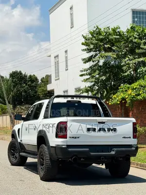 RAM 1500 2022 White