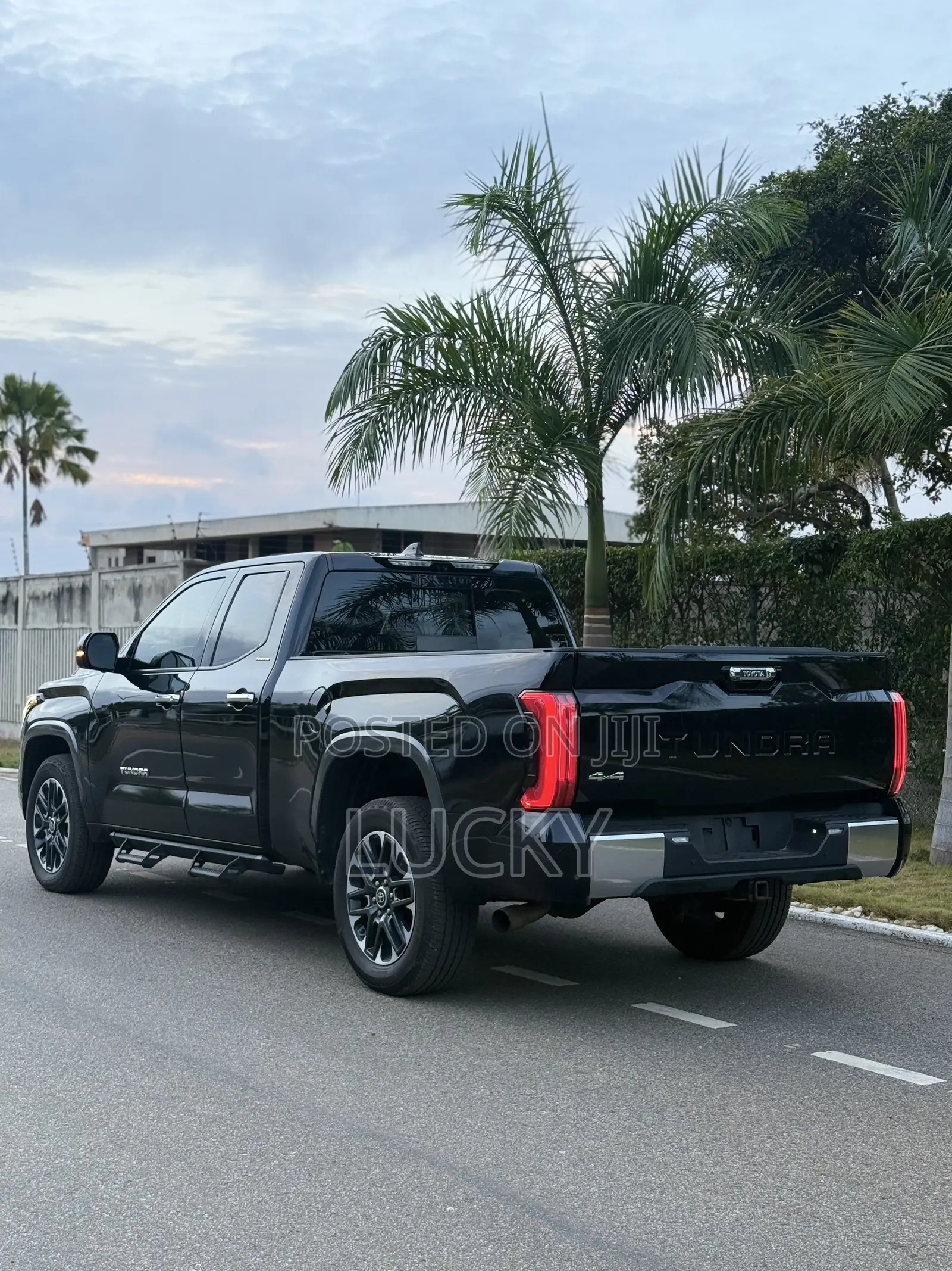 Toyota Tundra Limited CrewMax 6.5' Bed 2023 Black