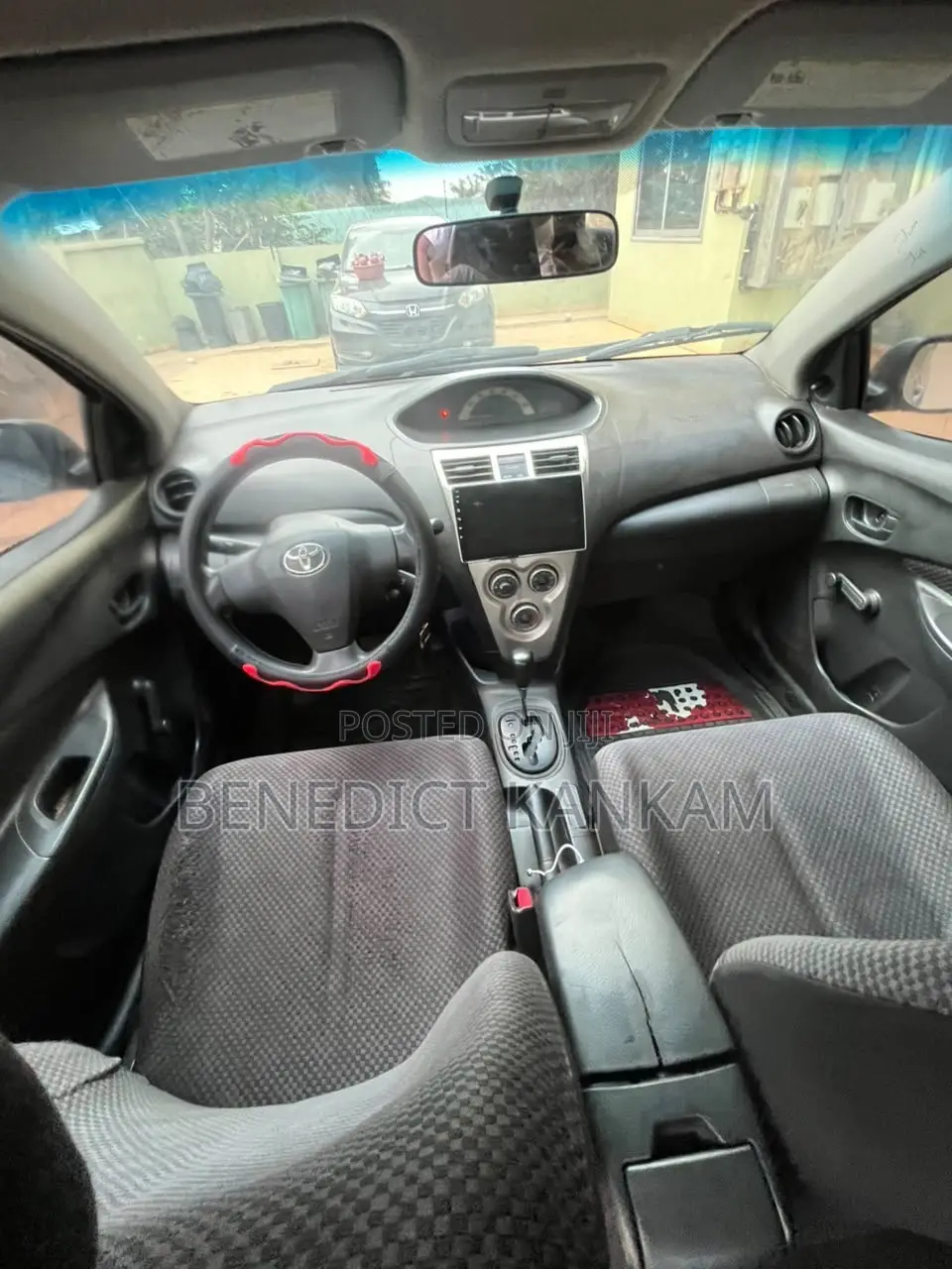 Toyota Yaris Base Sedan 4dr 2010 Gray