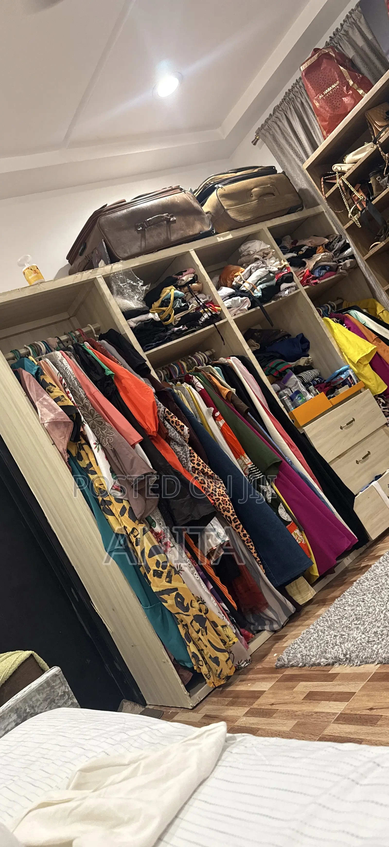 A 4 Part Spacious Wardrobe
