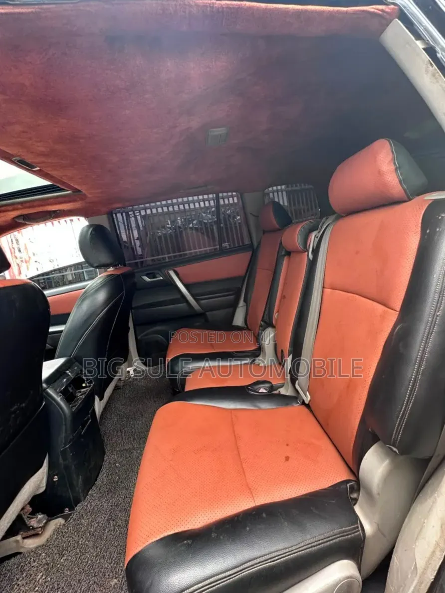 Toyota Highlander SE 2011 Black