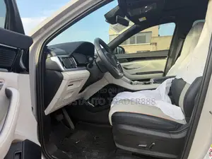 BYD Song Plus 1.5 CVT Hybrid FWD 2023 Off white