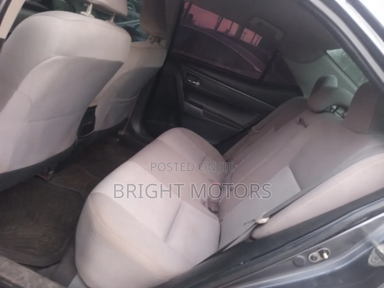 Toyota Corolla LE Plus 4dr Sedan (1.8L 4cyl CVT) 2016 Gray