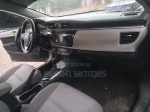 Toyota Corolla LE Plus 4dr Sedan (1.8L 4cyl CVT) 2016 Gray