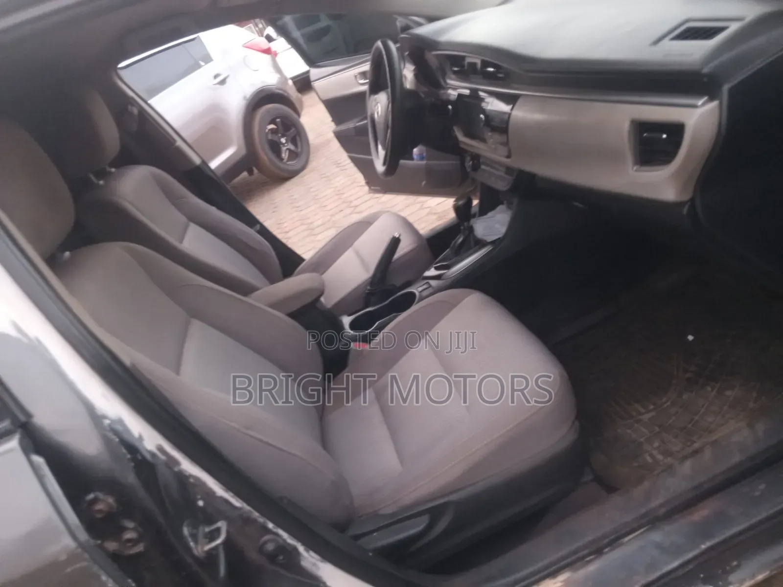 Toyota Corolla LE Plus 4dr Sedan (1.8L 4cyl CVT) 2016 Gray