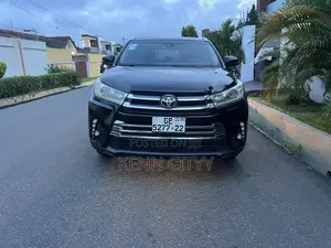 Toyota Highlander SE 4x4 V6 (3.5L 6cyl 8A) 2018 Black