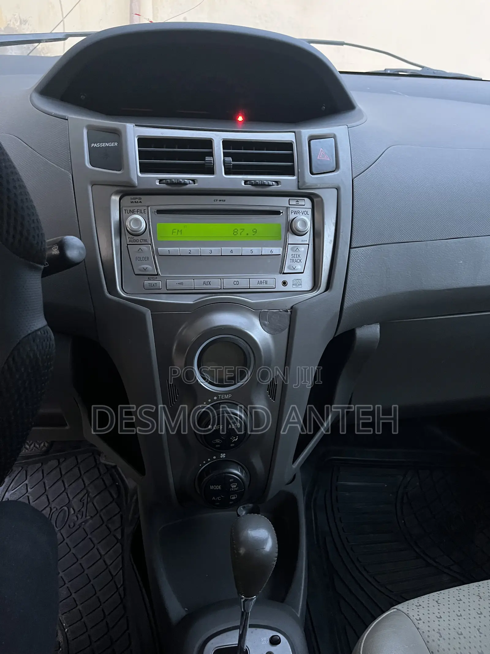 Toyota Vitz 1.3 FWD 5dr 2010 White