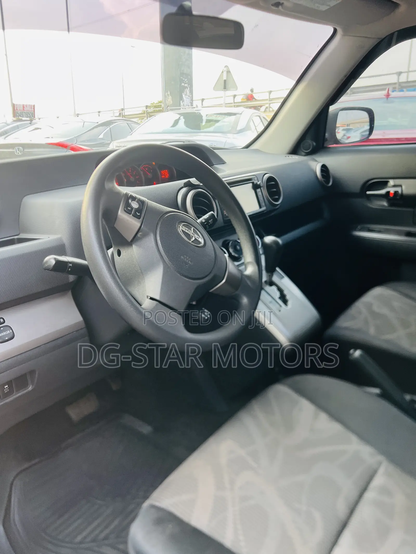 Toyota Sienta 1.5 FWD 2015 Red