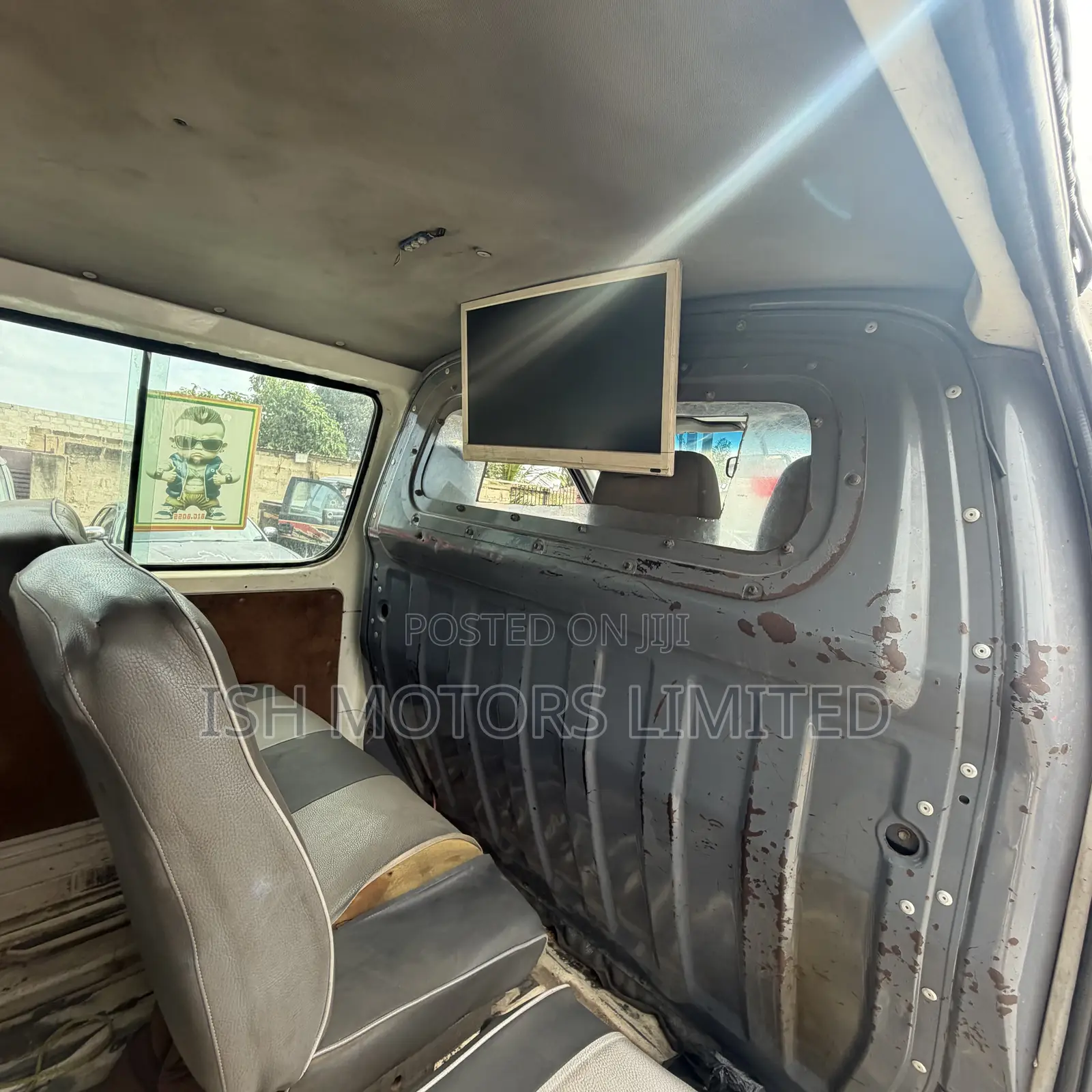 Toyota HiAce 2010 White