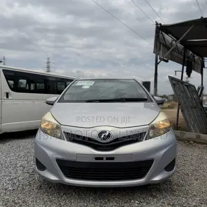 Toyota Vitz 1.3 AWD 5dr 2013 Silver