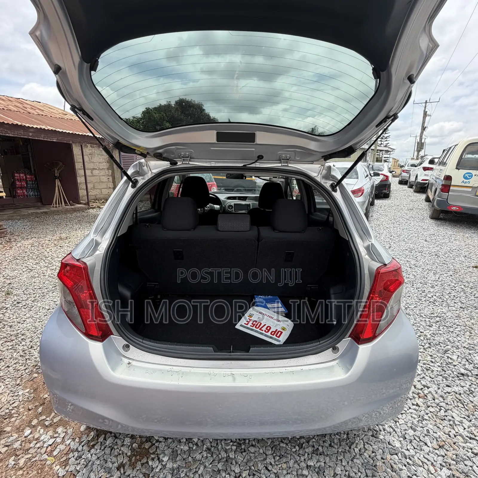 Toyota Vitz 1.3 AWD 5dr 2013 Silver