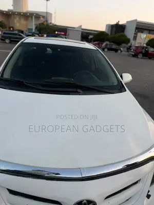 Toyota Corolla S Special Edition 4dr Sedan (1.8L 4cyl 4A) 2013 White