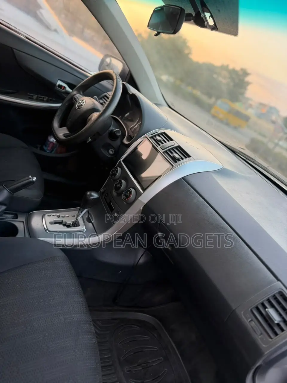 Toyota Corolla S Special Edition 4dr Sedan (1.8L 4cyl 4A) 2013 White