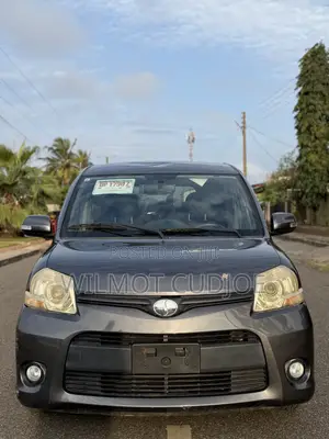 Toyota Sienta 1.5 AWD 2013 Gray