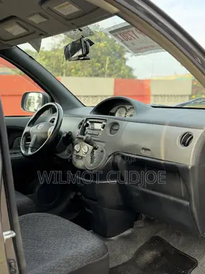 Toyota Sienta 1.5 AWD 2013 Gray