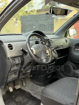Toyota Sienta 1.5 AWD 2013 Gray