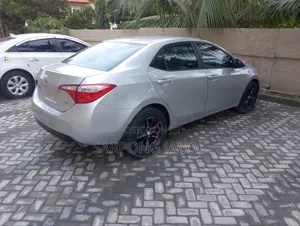 Toyota Corolla LE Plus 4dr Sedan (1.8L 4cyl CVT) 2016 Silver
