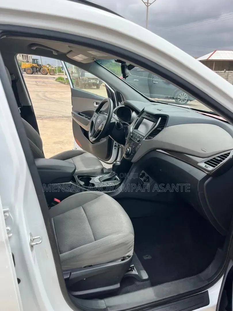Hyundai Santa Fe SE AWD 2018 White