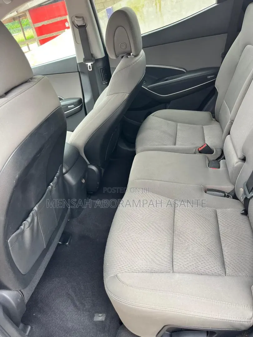 Hyundai Santa Fe SE AWD 2018 White
