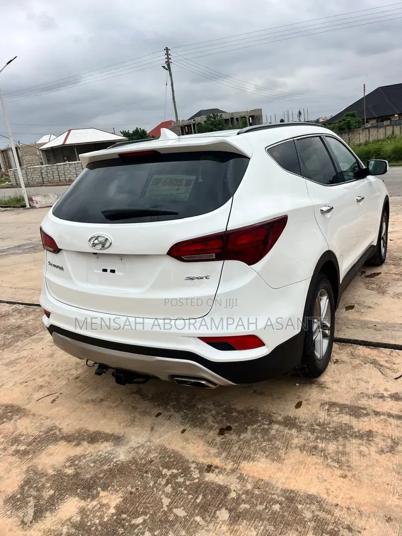 Hyundai Santa Fe SE AWD 2018 White