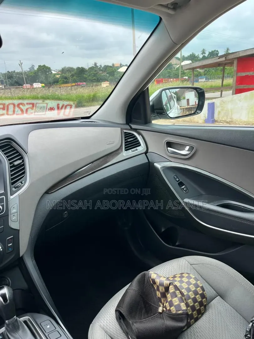 Hyundai Santa Fe SE AWD 2018 White